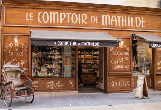 Promoting your business? Choose car stickers & facade advertising